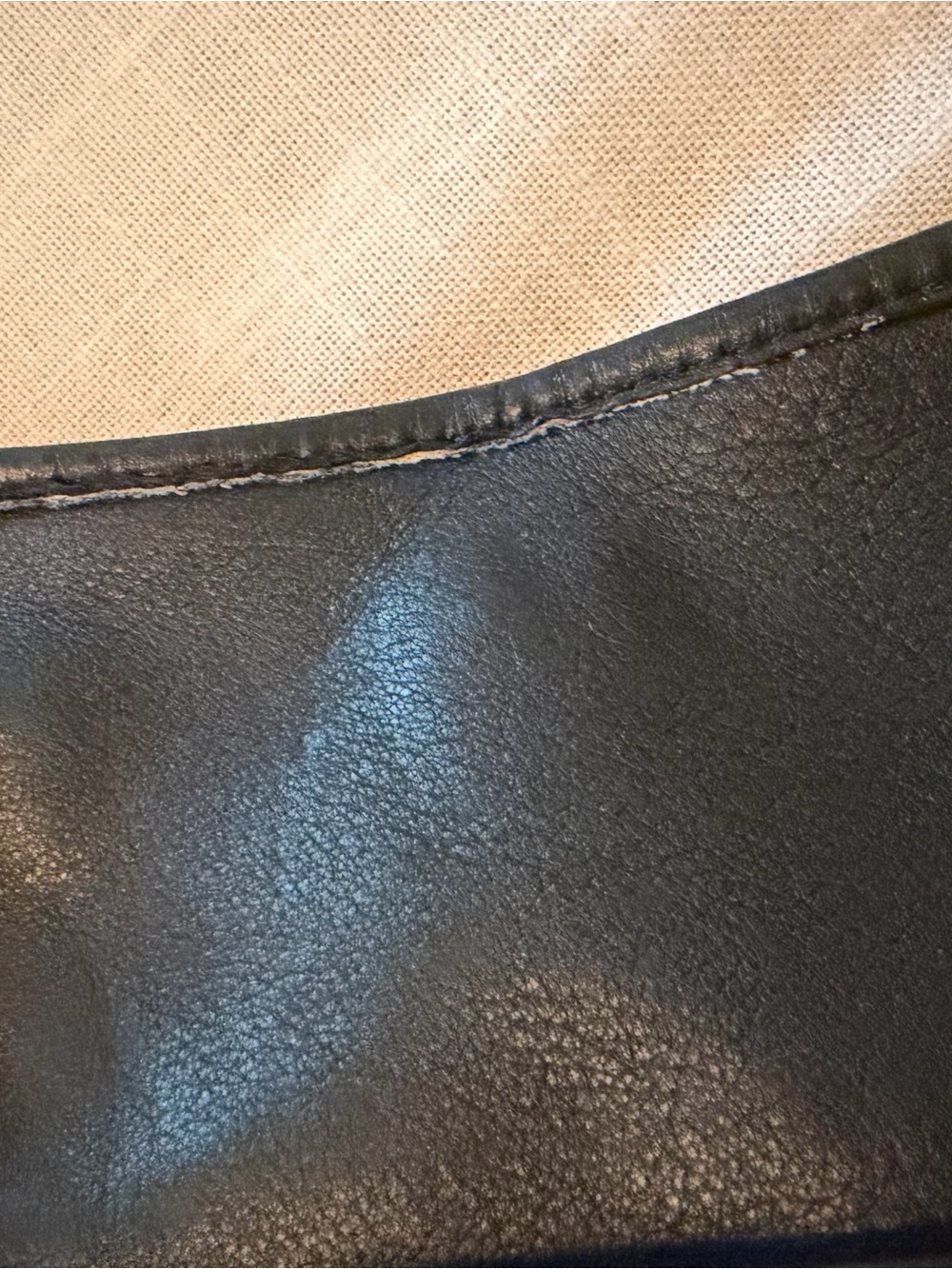 Tory Burch Black Leather Amanda Bag with Gold Logo - Picture 6 of 7